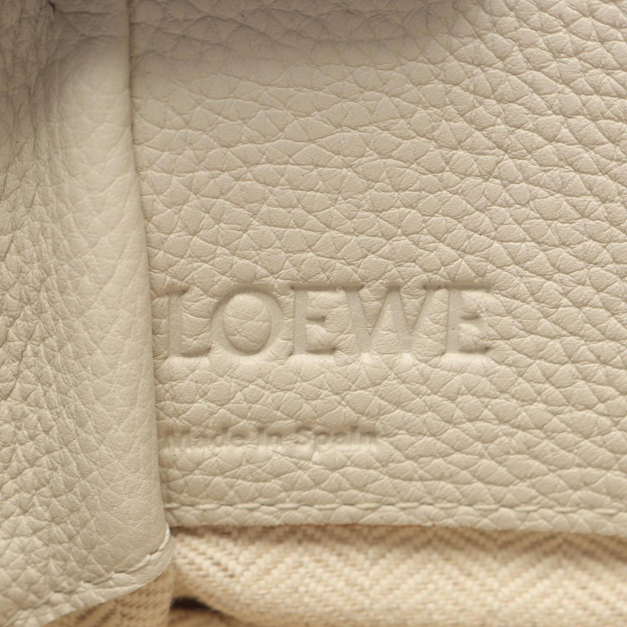 Loewe White Leather Handbag (Pre-Owned)