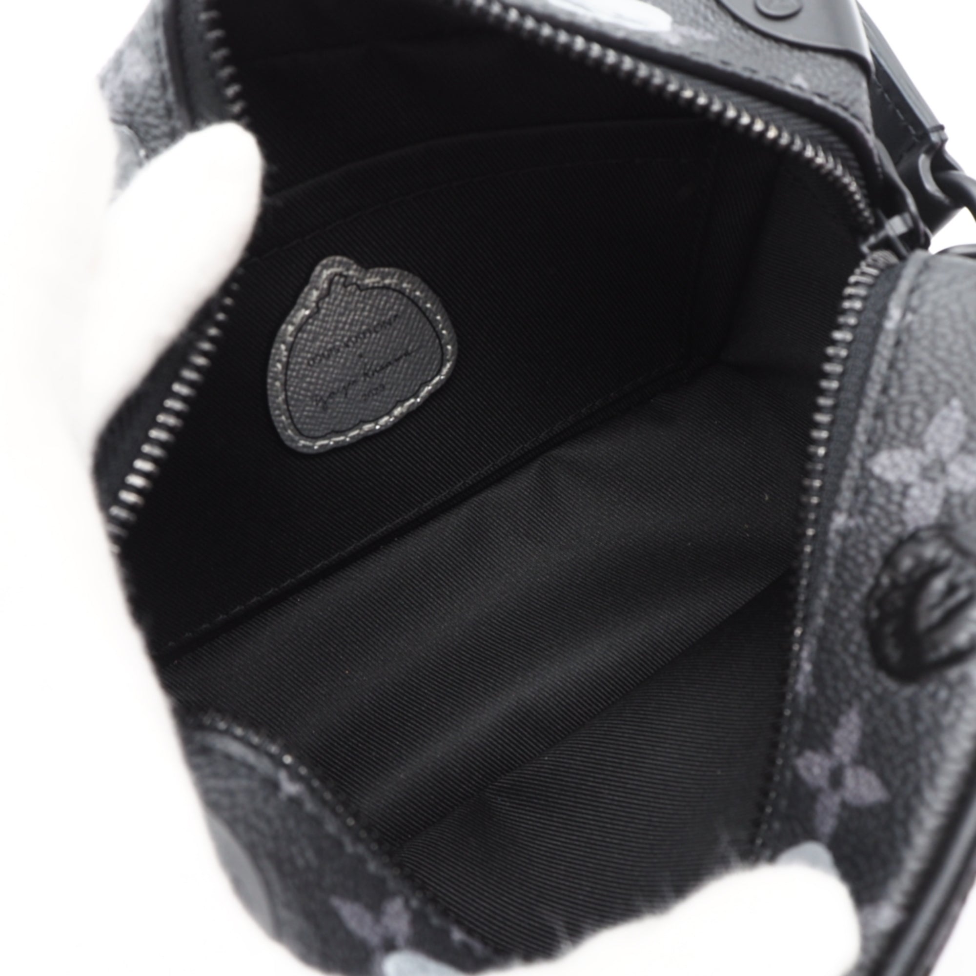 Louis Vuitton Black White Leather Shoulder Bag (Pre-Owned)