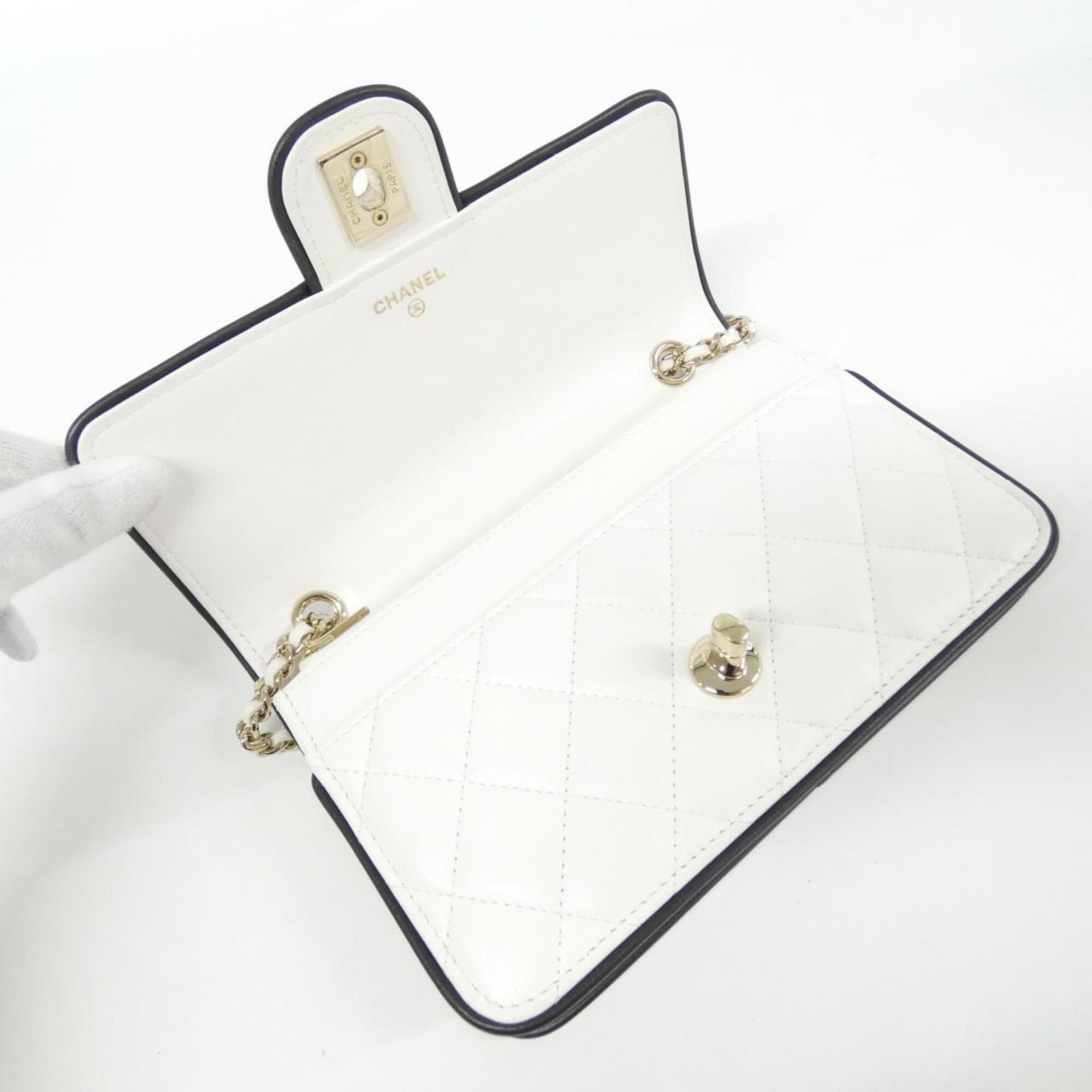 Chanel Black White Leather Chain/Shoulder Wallet (Pre-Owned)
