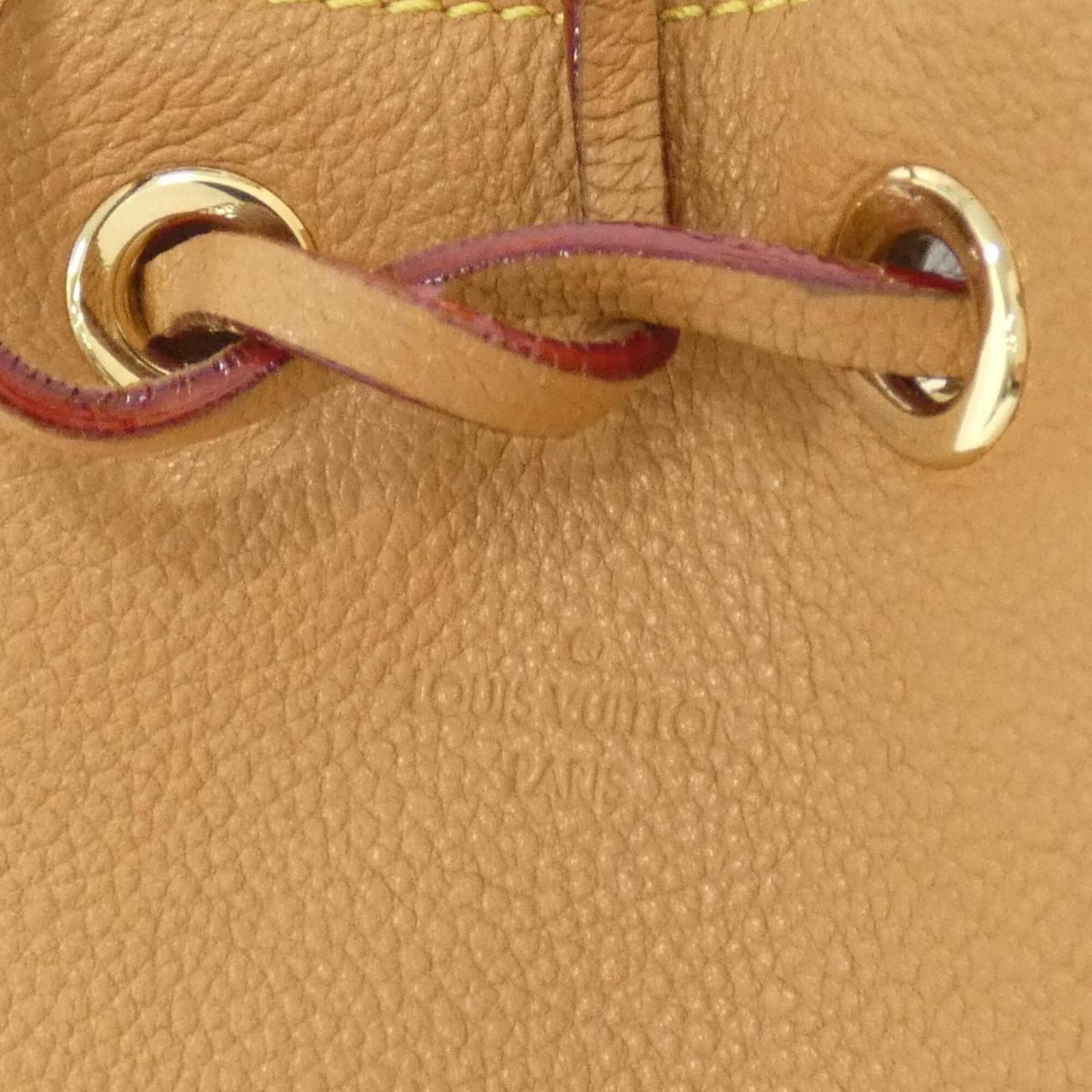 Louis Vuitton Brown Shoulder Bag (Pre-Owned)