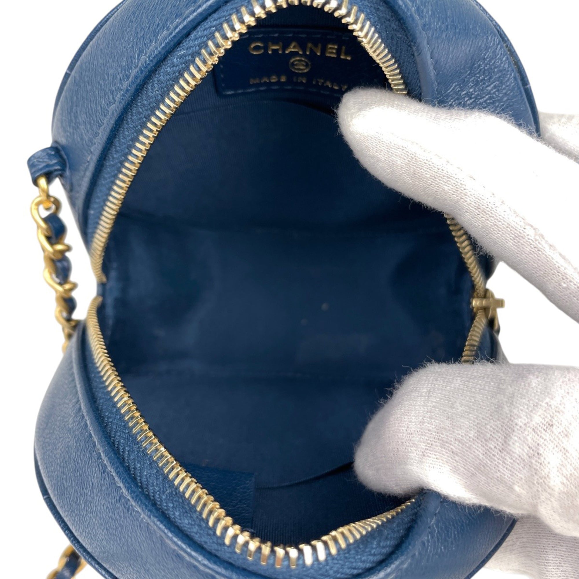 Chanel Blue Leather Shoulder Bag (Pre-Owned)