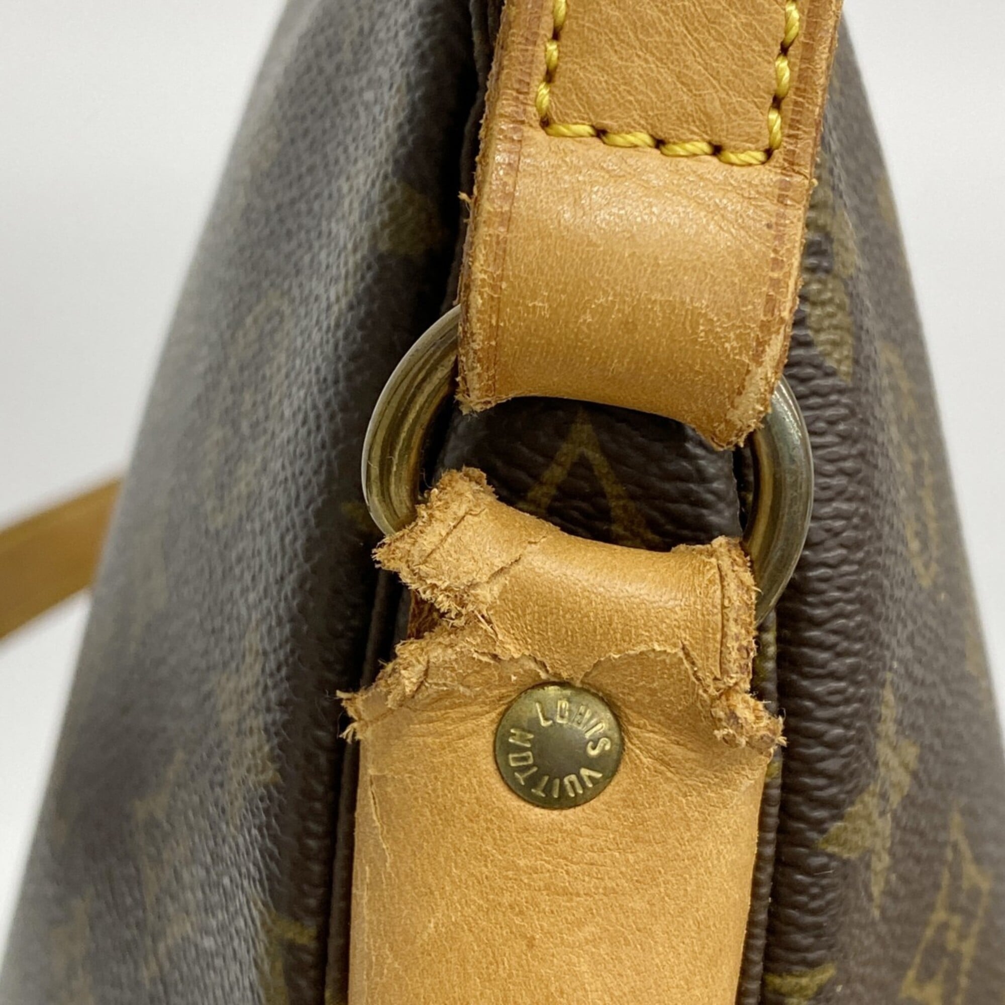 Louis Vuitton Brown Shoulder Bag (Pre-Owned)