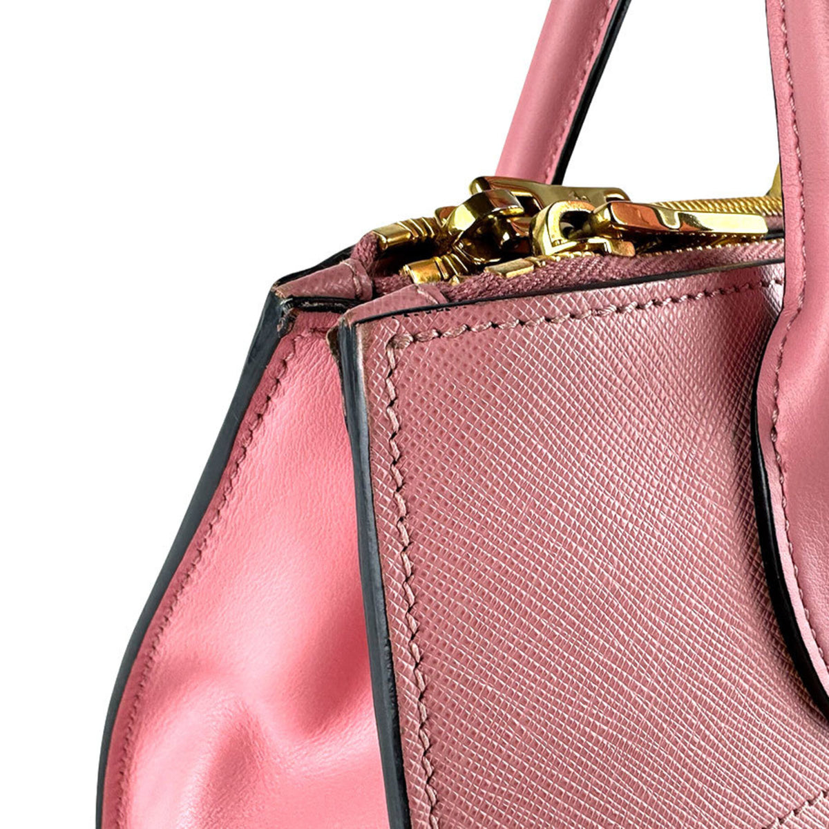 Prada Pink Leather Handbag (Pre-Owned)
