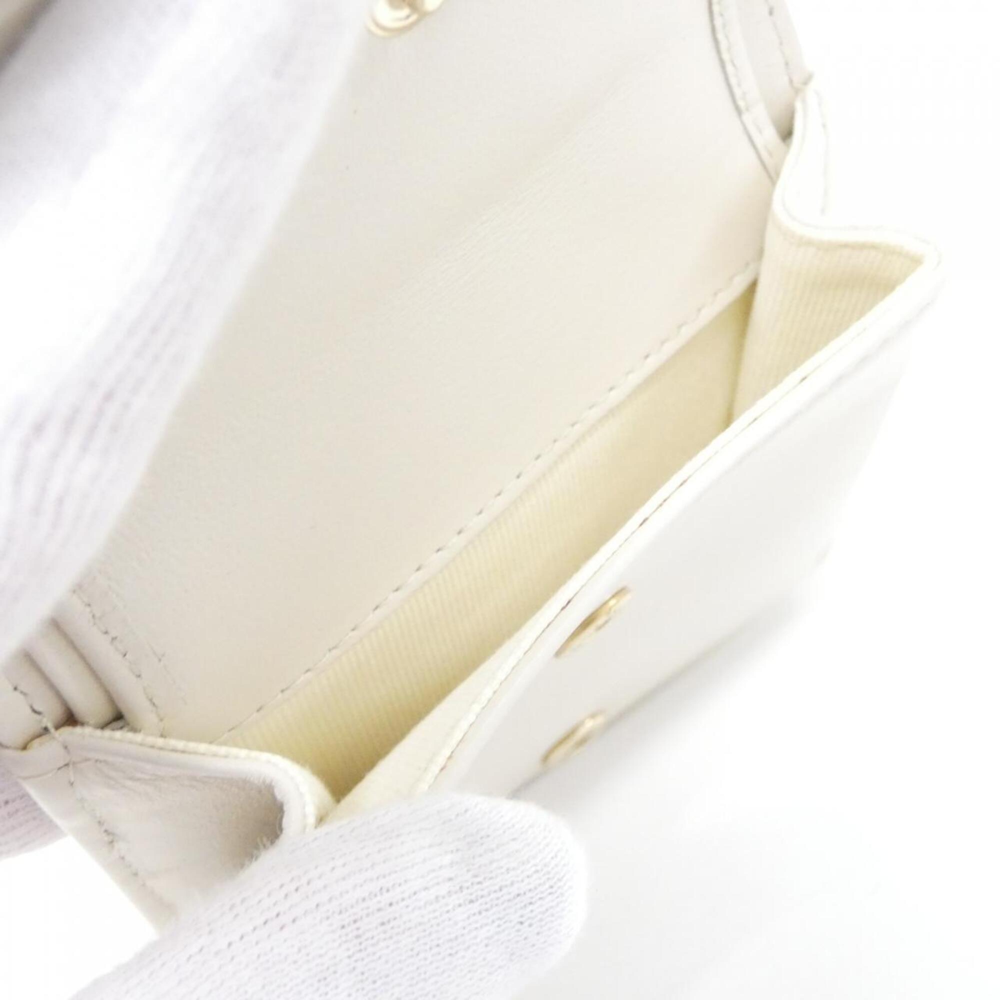 Chanel White Grained Calfskin Wallet (Bi-Fold) (Pre-Owned)