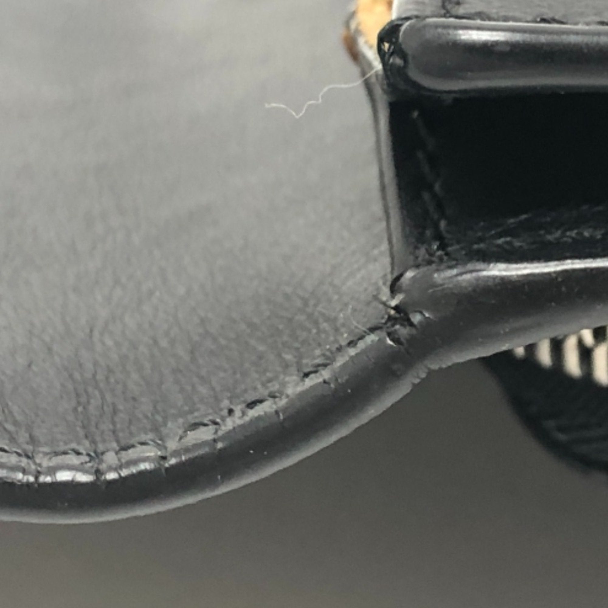Loewe Black Leather Pochette Shoulder Bag (Pre-Owned)