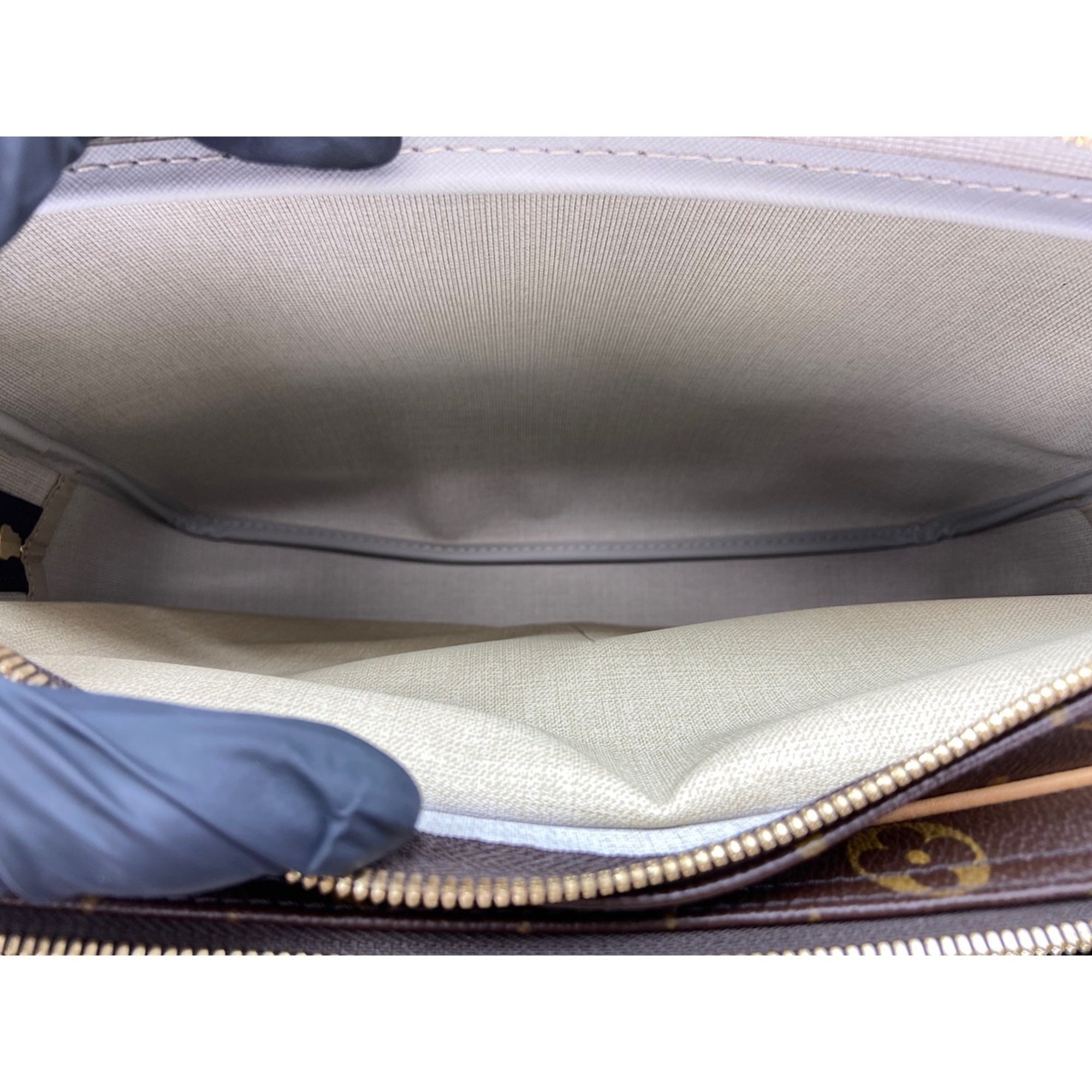 Louis Vuitton Brown Shoulder Bag (Pre-Owned)