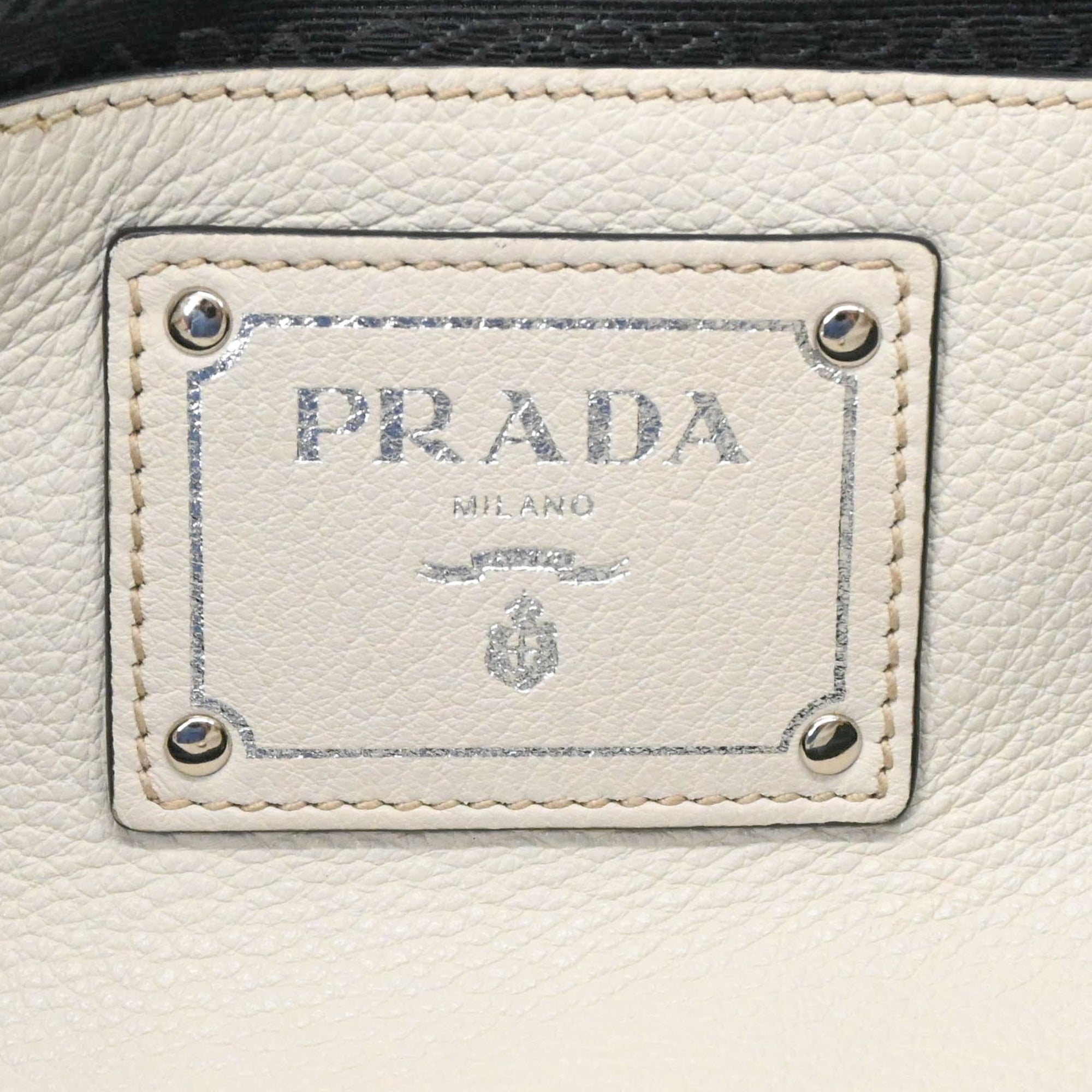 Prada White Leather Shoulder Bag Tote Bag (Pre-Owned)