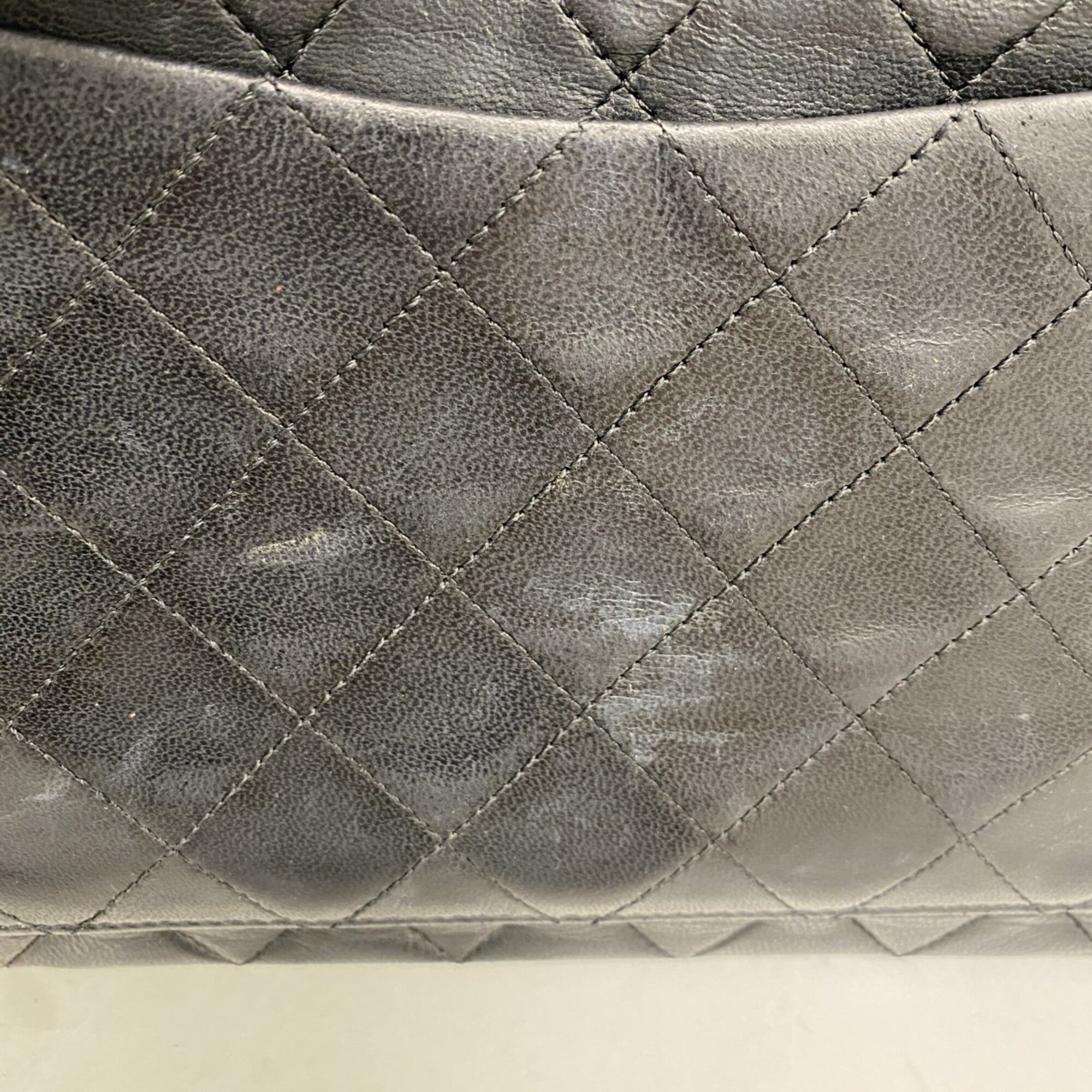 Chanel Black Leather Shoulder Bag (Pre-Owned)