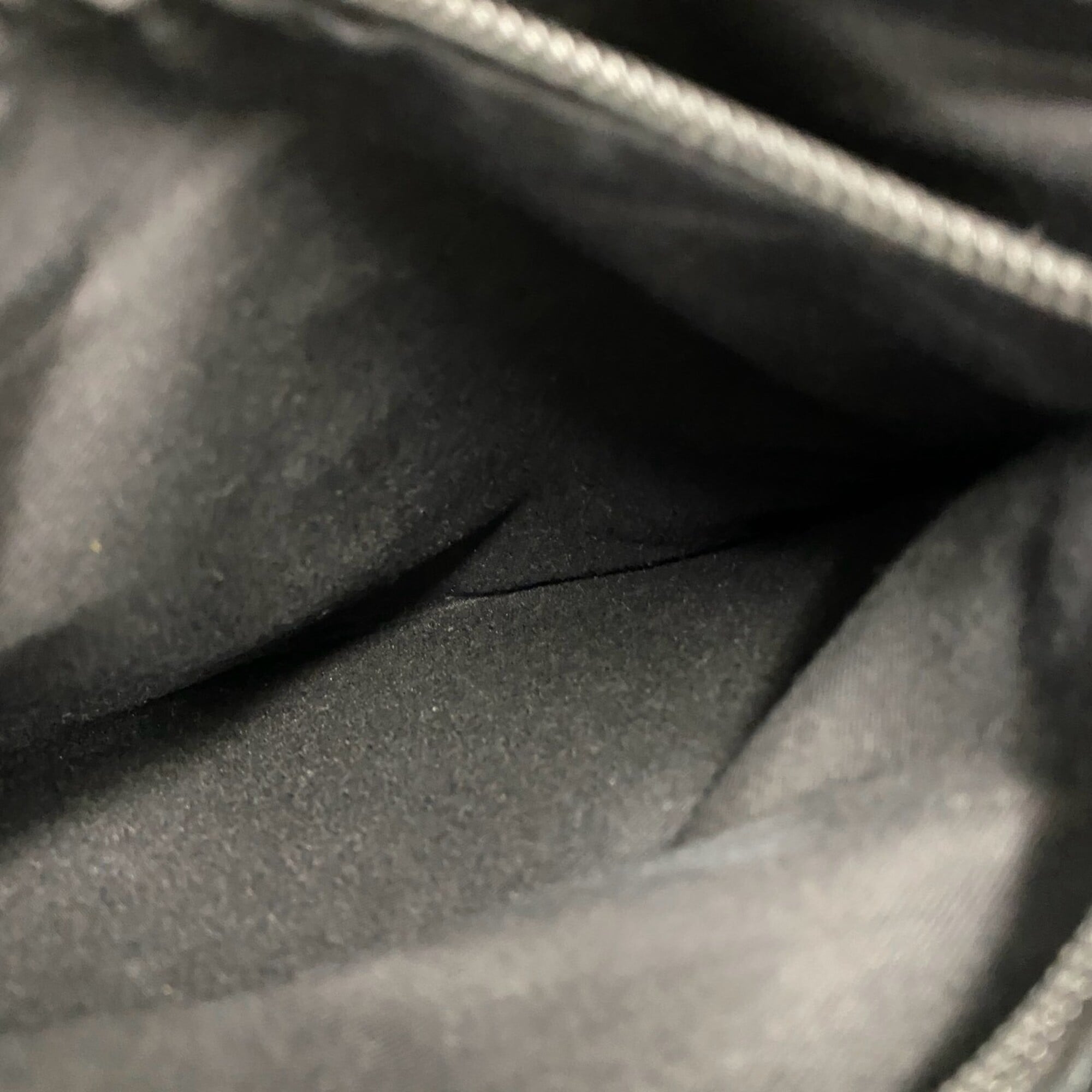Yves Saint Laurent Black Leather Shoulder Bag (Pre-Owned)