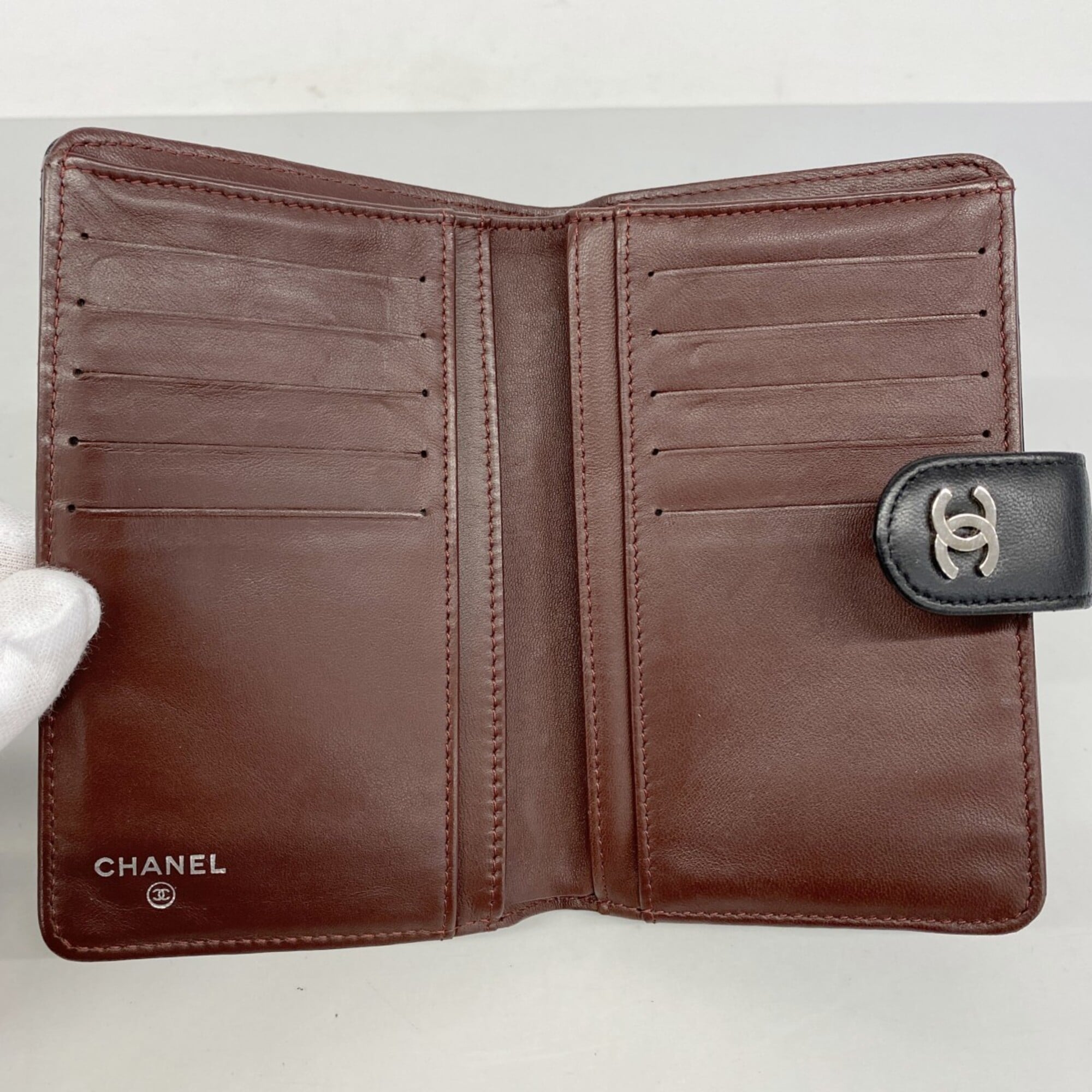 Chanel Black Leather Wallet (Bi-Fold) (Pre-Owned)