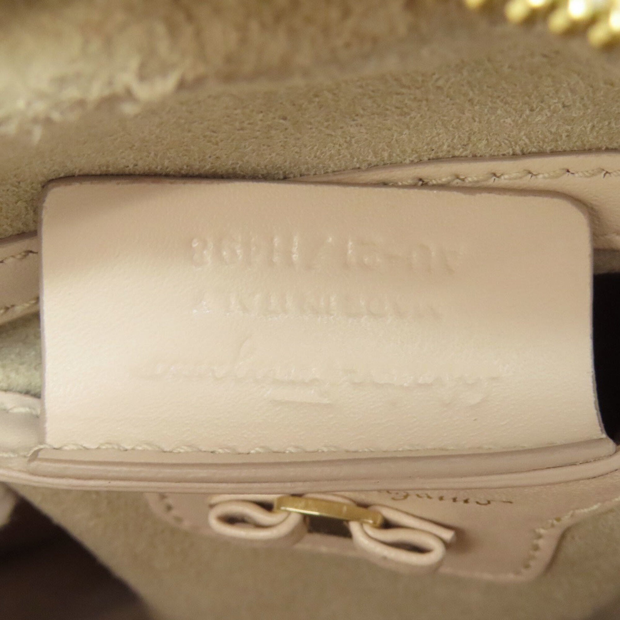 Salvatore Ferragamo Beige White Leather Shoulder Bag (Pre-Owned)
