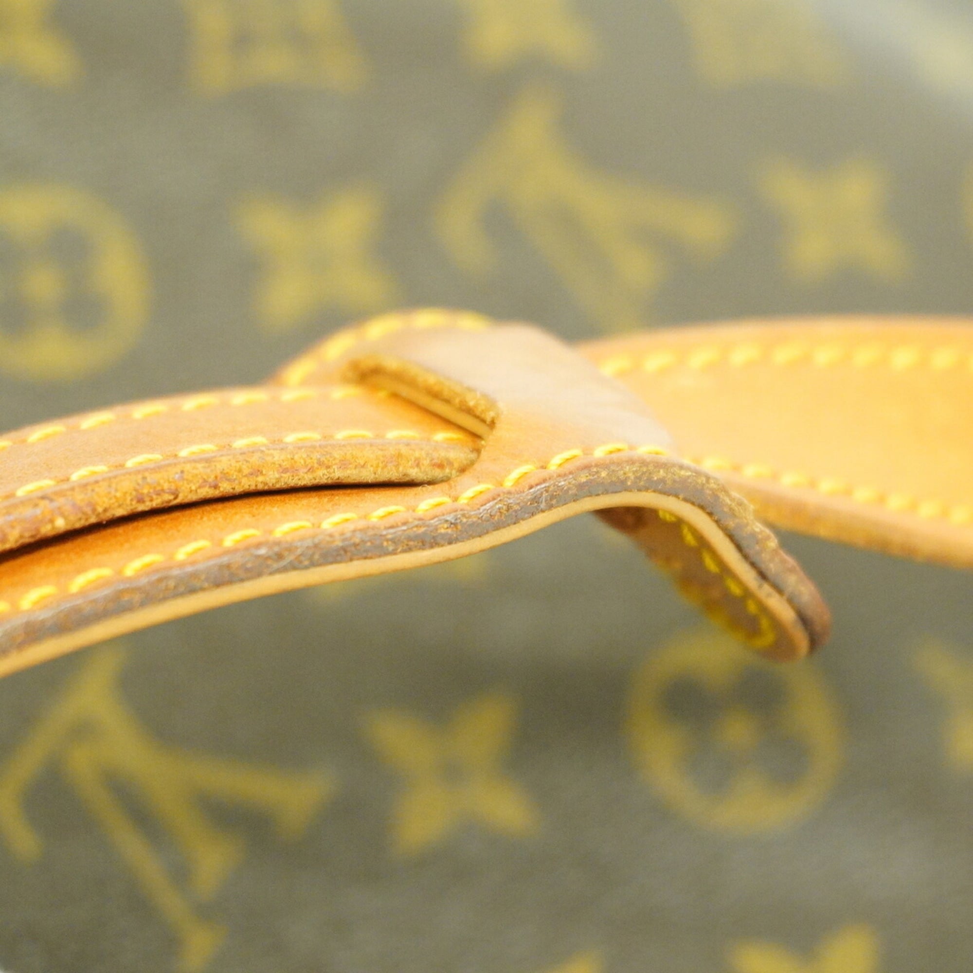 Louis Vuitton Brown Shoulder Bag (Pre-Owned)