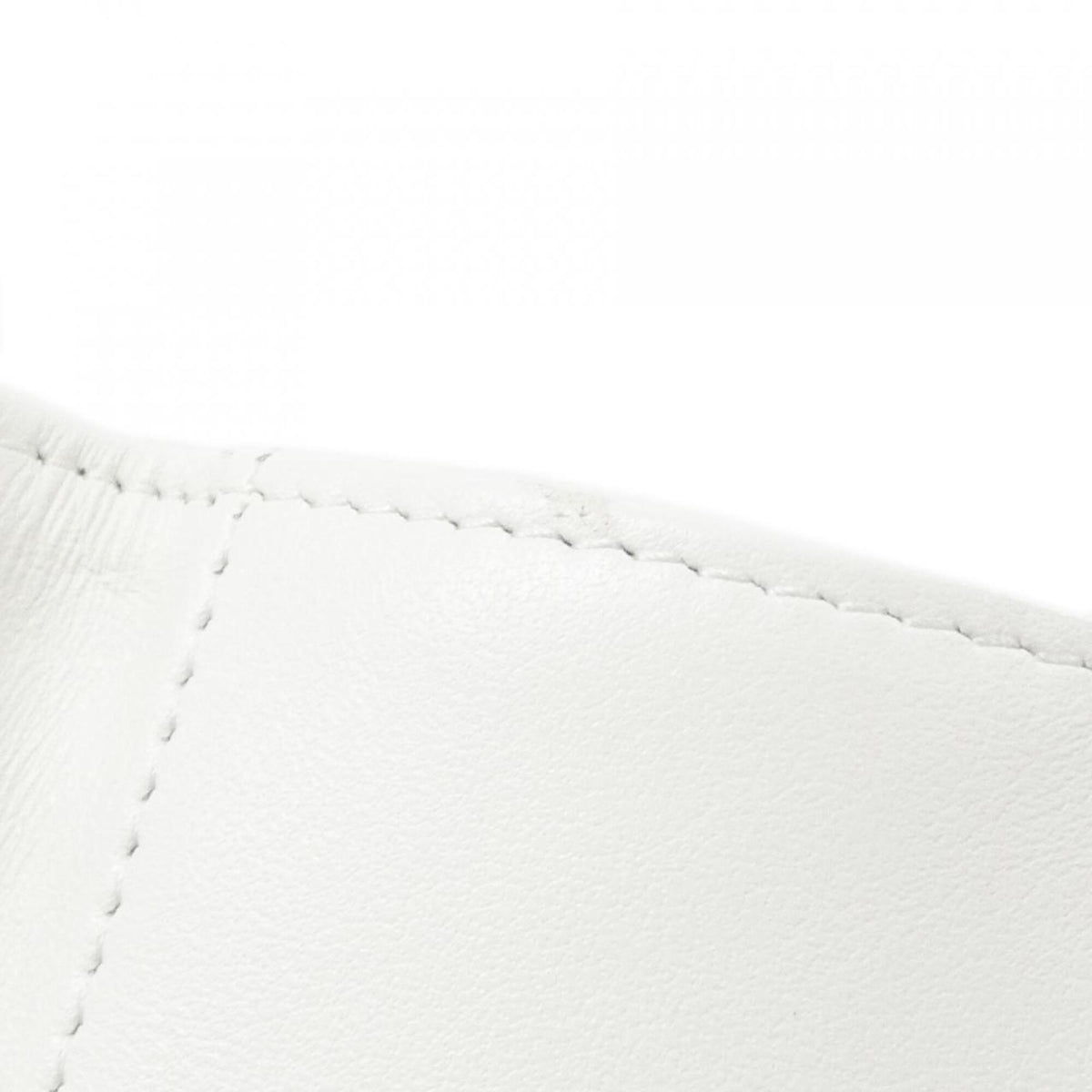 Chanel White Grained Calfskin Wallet (Tri-Fold) (Pre-Owned)