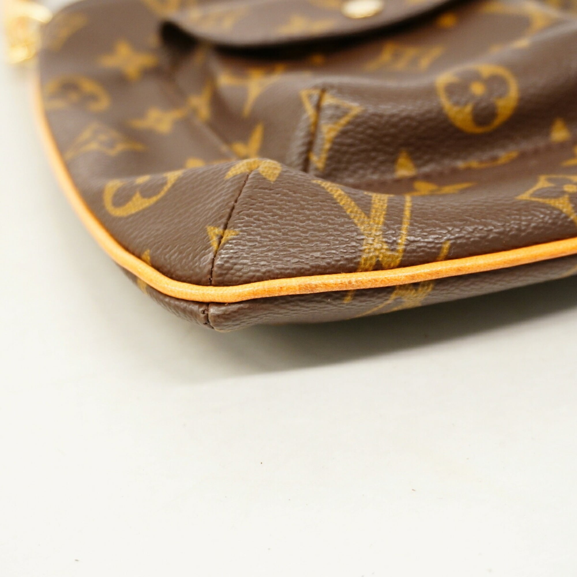 Louis Vuitton Brown Pouch (Pre-Owned)