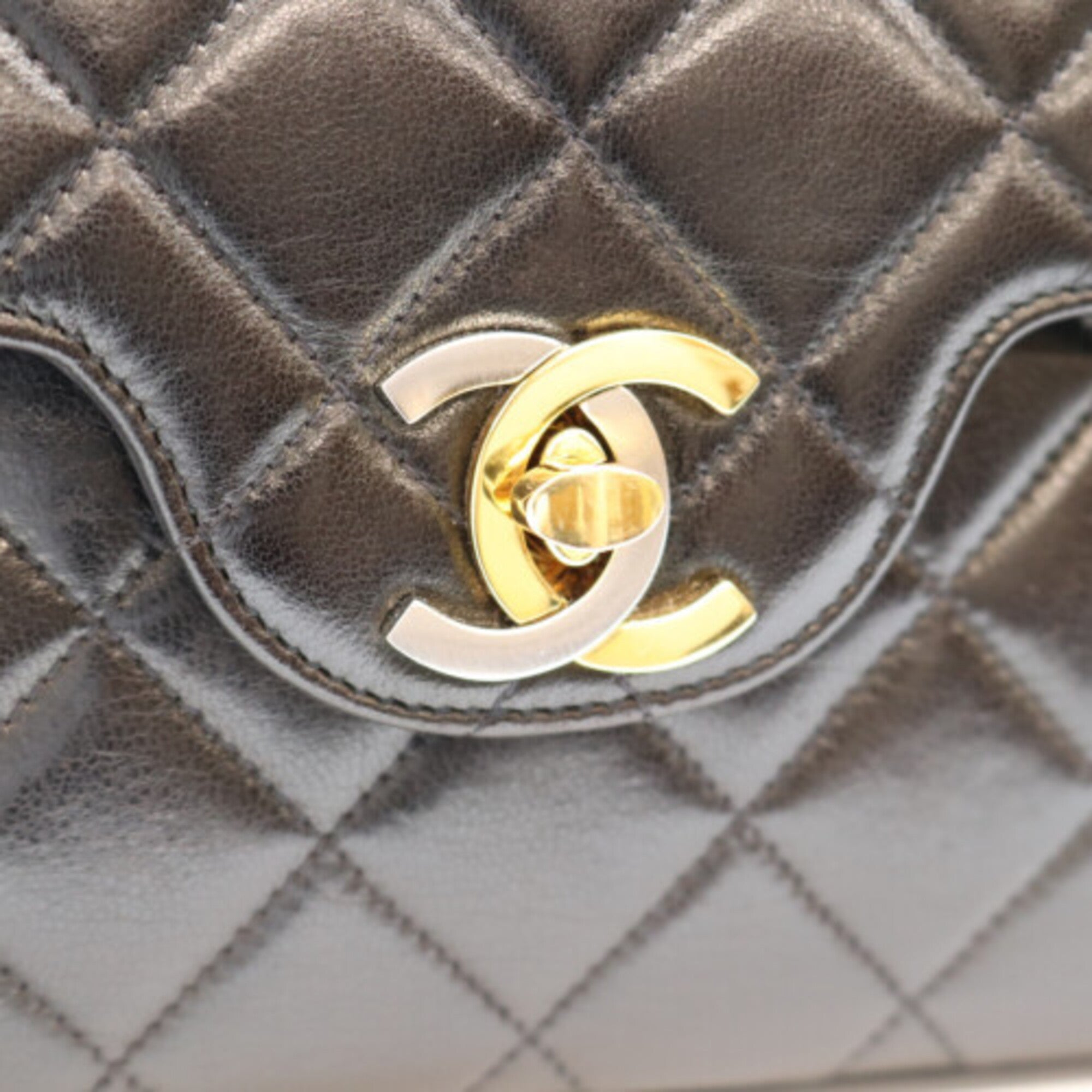 Chanel Black Leather Shoulder Bag (Pre-Owned)