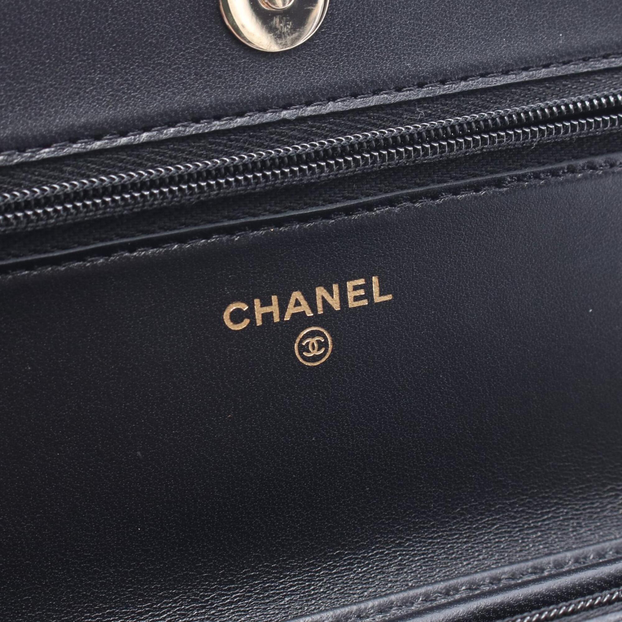Chanel Black Leather Handbag Shoulder Bag (Pre-Owned)
