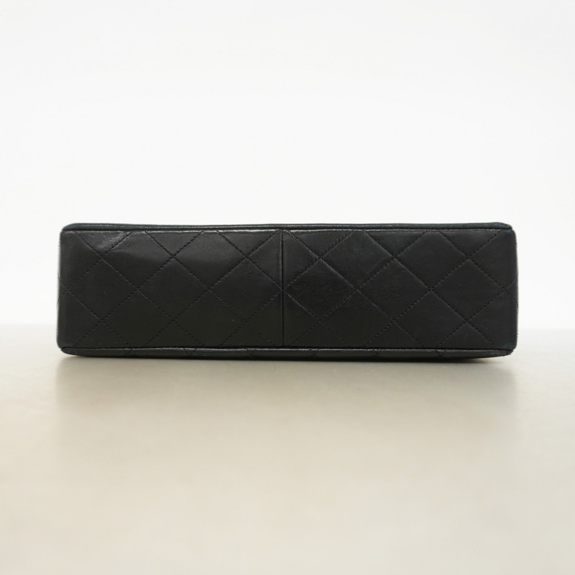 Chanel Black Leather Shoulder Bag (Pre-Owned)