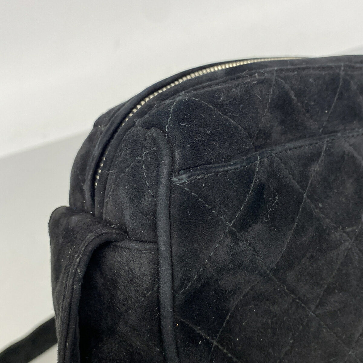Chanel Black Suede Shoulder Bag (Pre-Owned)