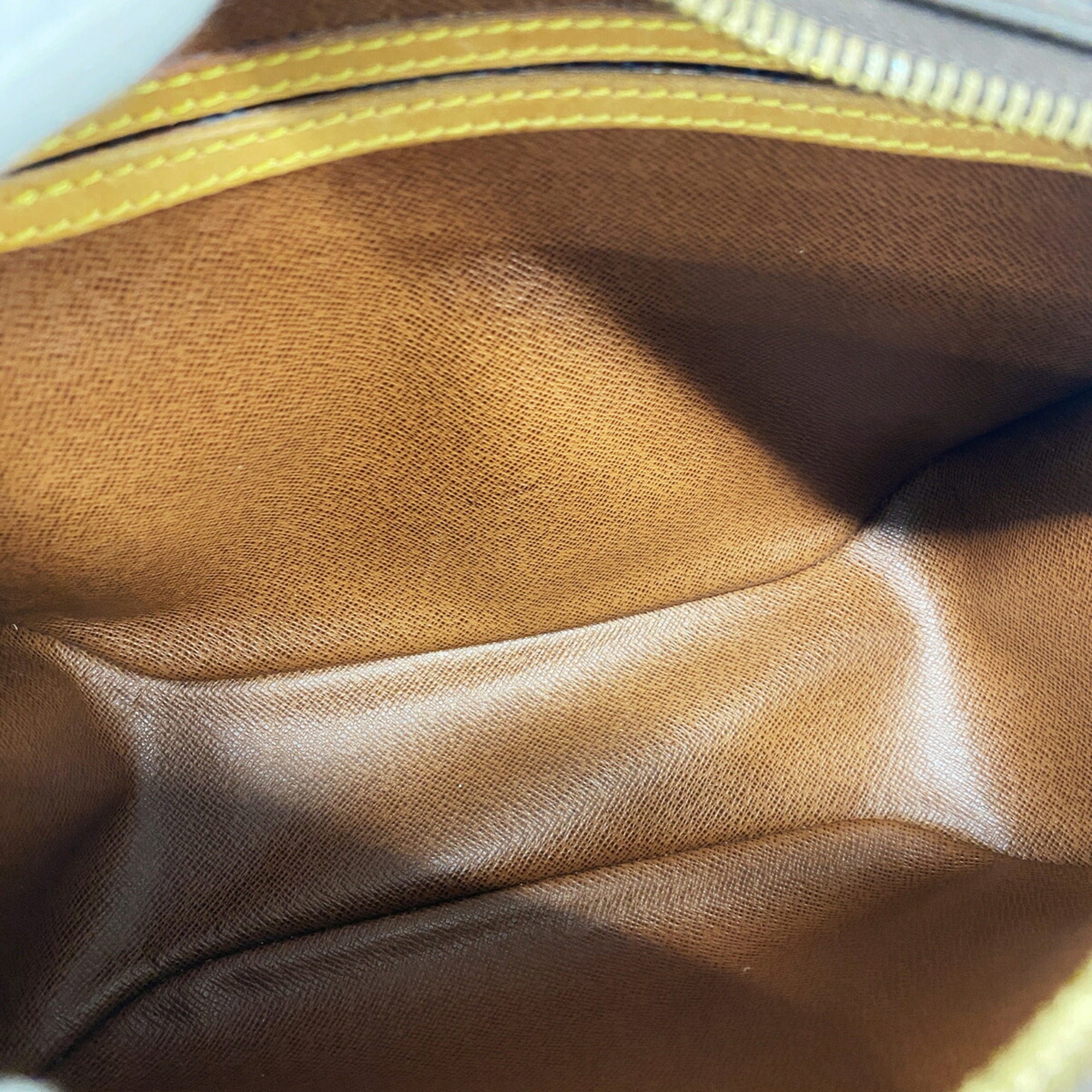 Louis Vuitton Brown Shoulder Bag (Pre-Owned)