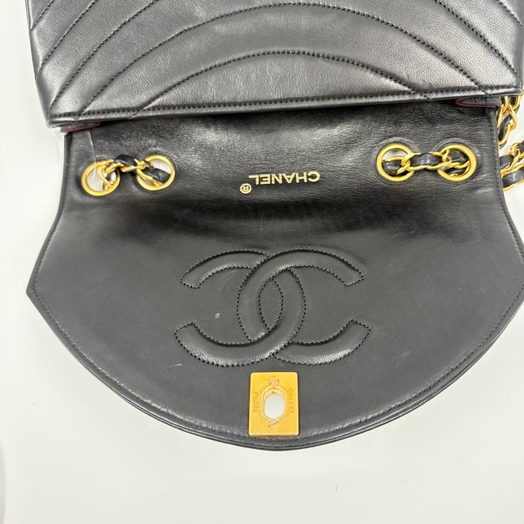 Chanel Black Handbag (Pre-Owned)