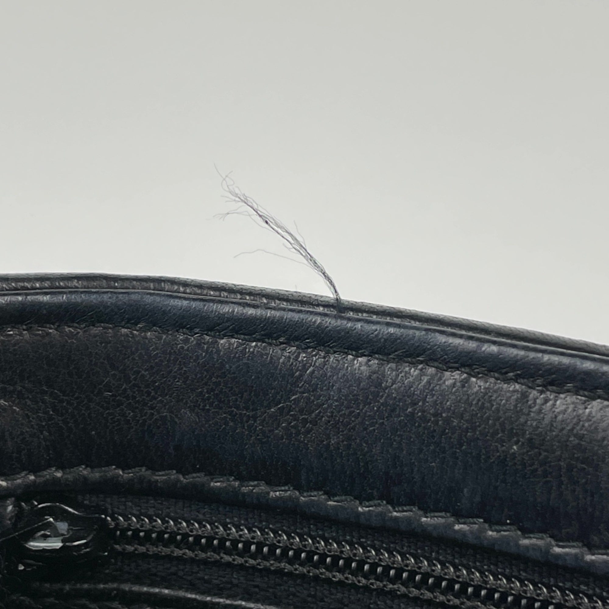 Chanel Black Leather Shoulder Bag (Pre-Owned)