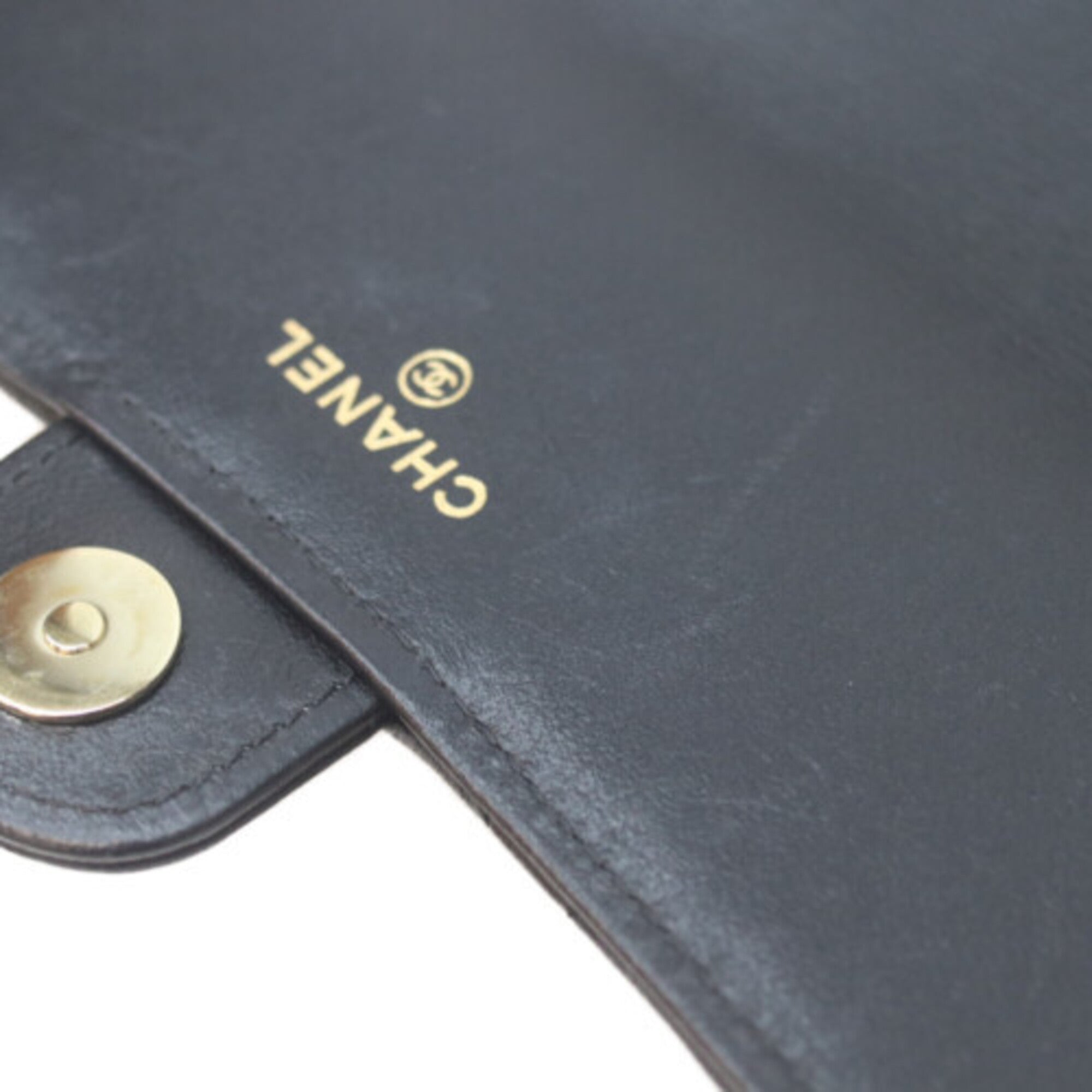 Chanel Black Leather Shoulder Bag (Pre-Owned)