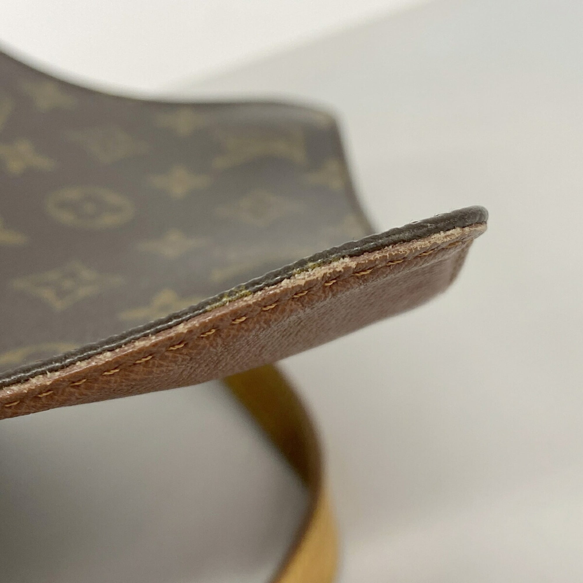 Louis Vuitton Brown Shoulder Bag (Pre-Owned)