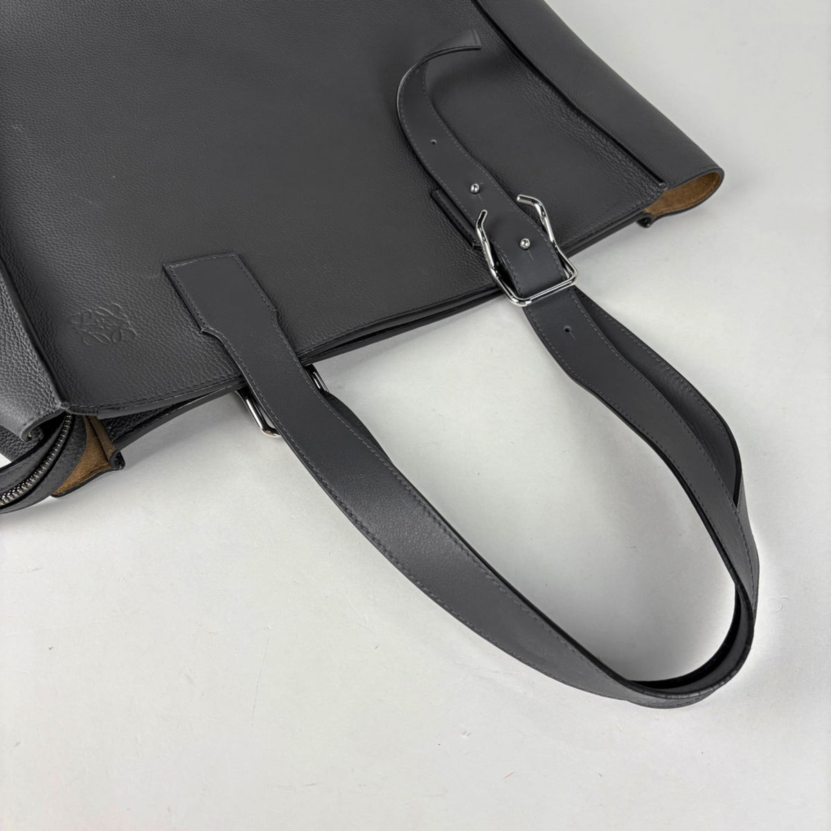 Loewe Gray Leather Tote Bag (Pre-Owned)