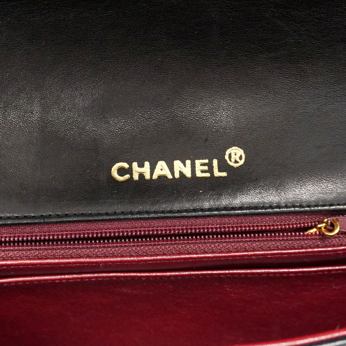 Chanel Black Leather Shoulder Bag (Pre-Owned)