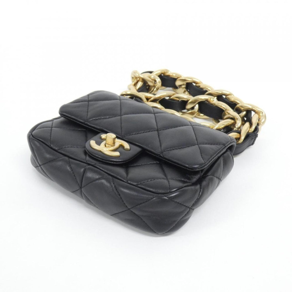 Chanel Black Leather Shoulder Bag (Pre-Owned)