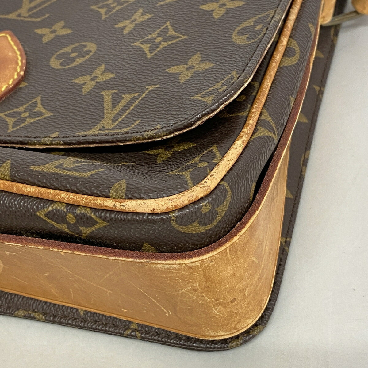 Louis Vuitton Brown Shoulder Bag (Pre-Owned)