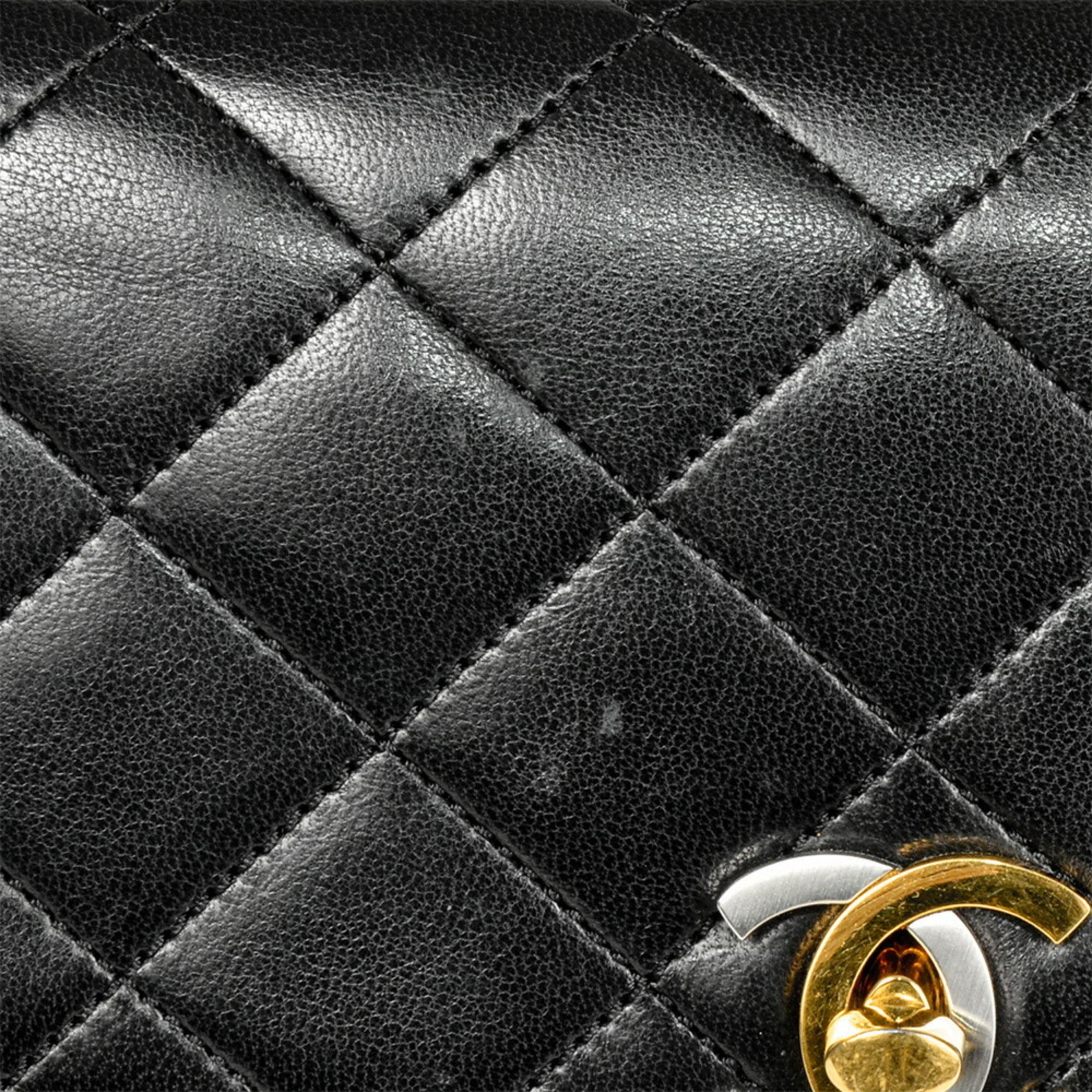 Chanel Black Leather Shoulder Bag (Pre-Owned)