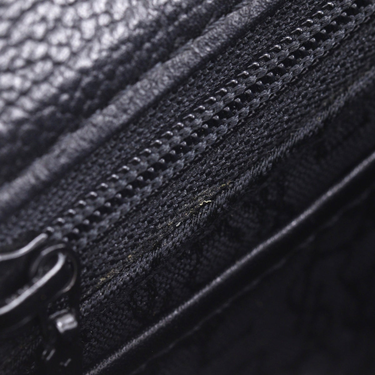 Yves Saint Laurent Black Leather Shoulder Bag (Pre-Owned)