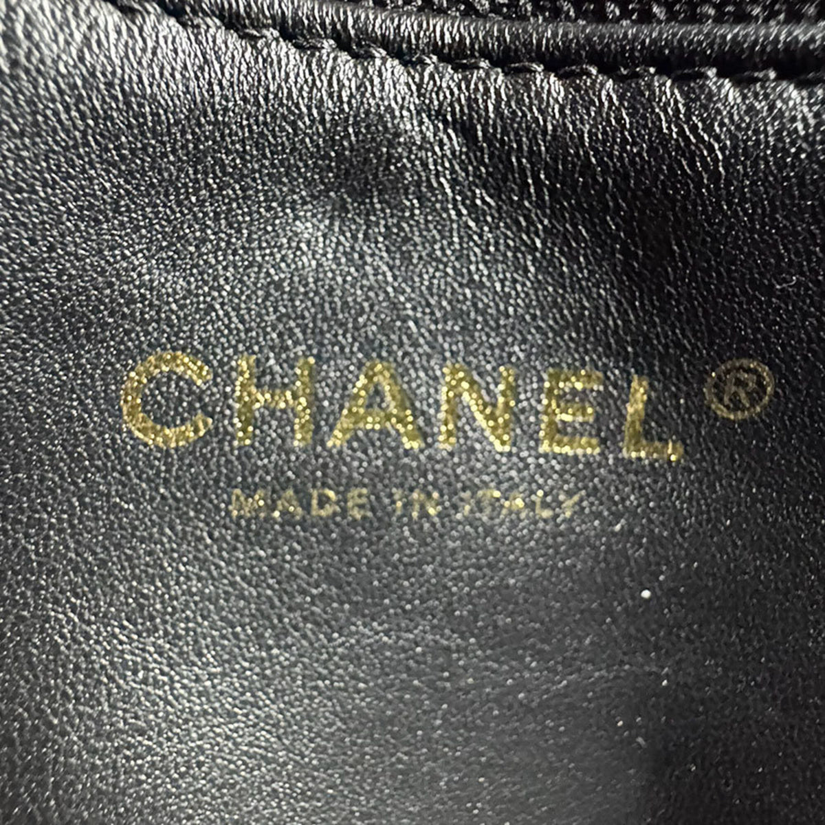 Chanel Black Leather Shoulder Bag (Pre-Owned)