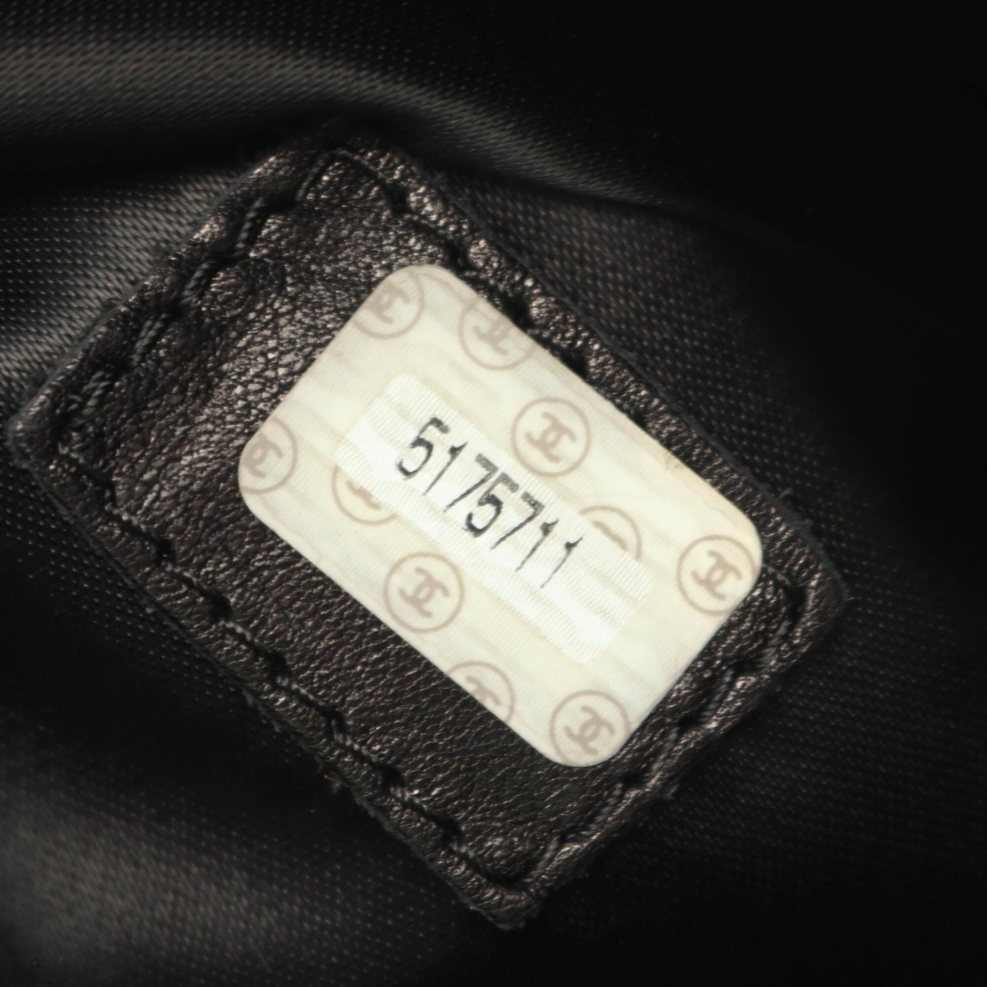 Chanel Black Leather Handbag (Pre-Owned)