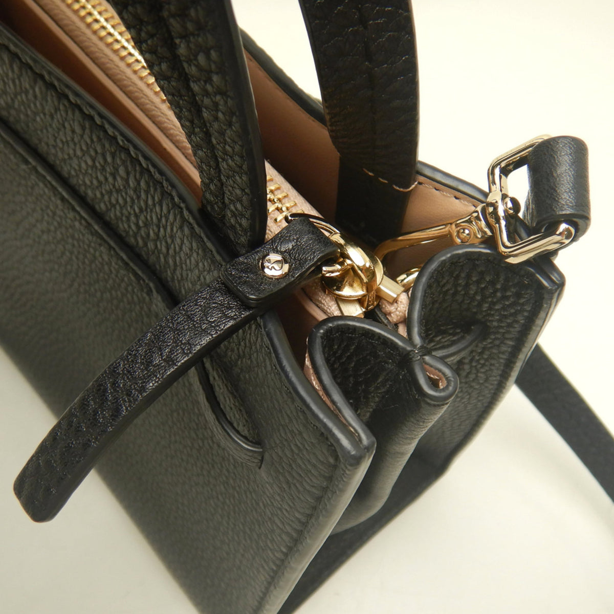 Kate Spade Black Leather Handbag (Pre-Owned)