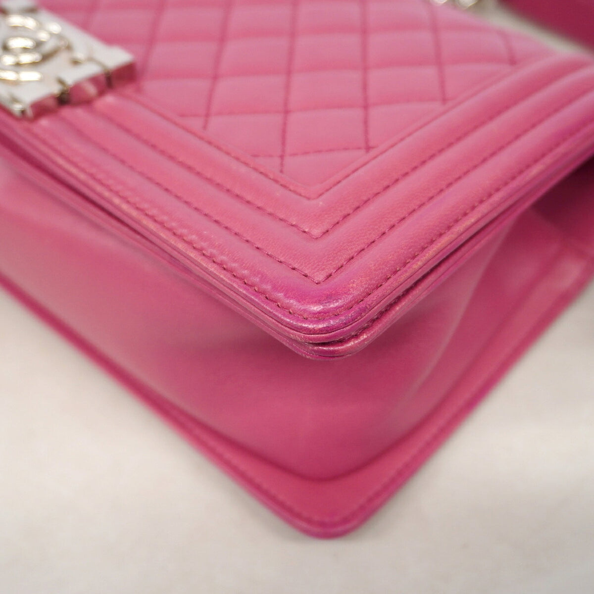 Chanel Pink Leather Shoulder Bag (Pre-Owned)