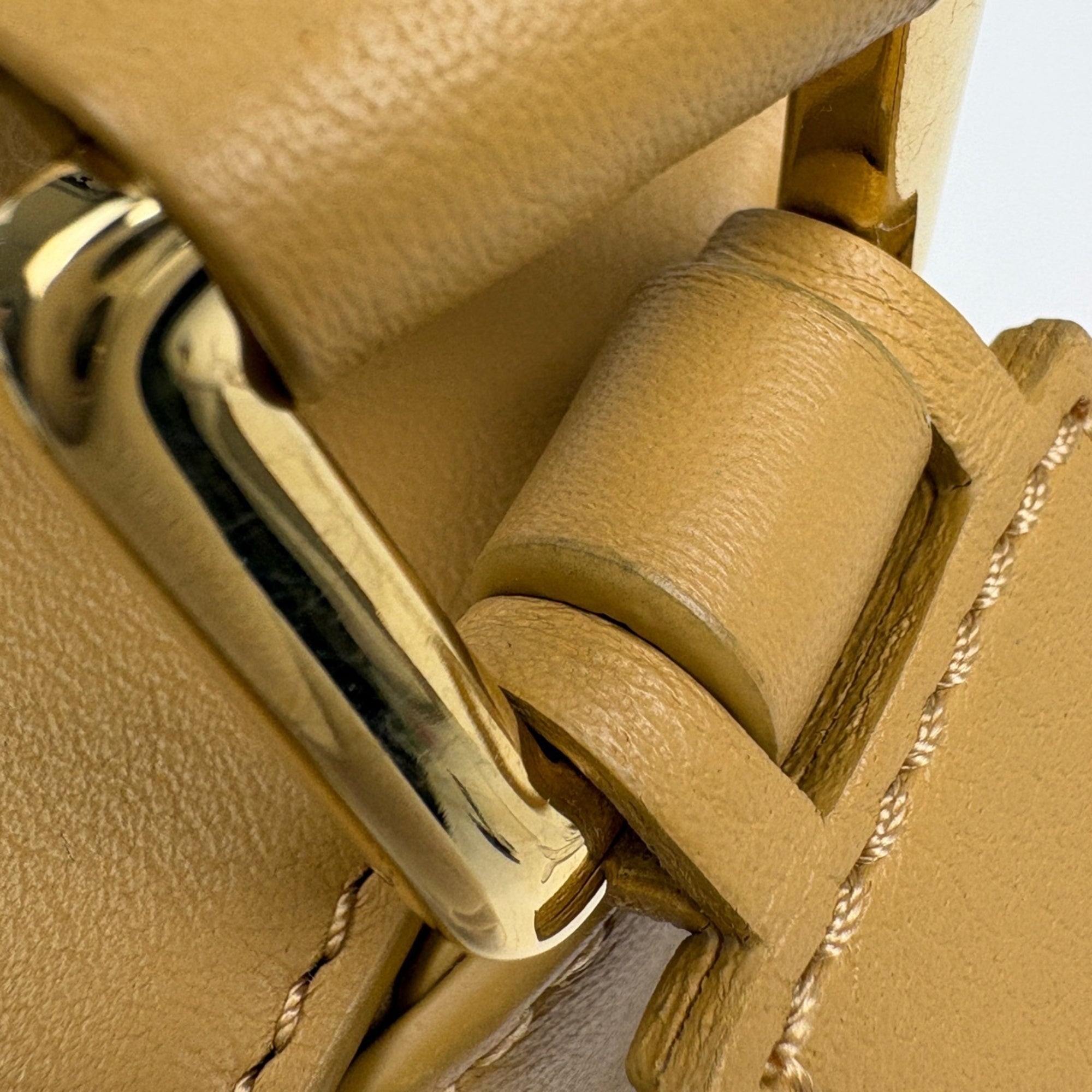 Loewe Beige Yellow Leather Handbag (Pre-Owned)