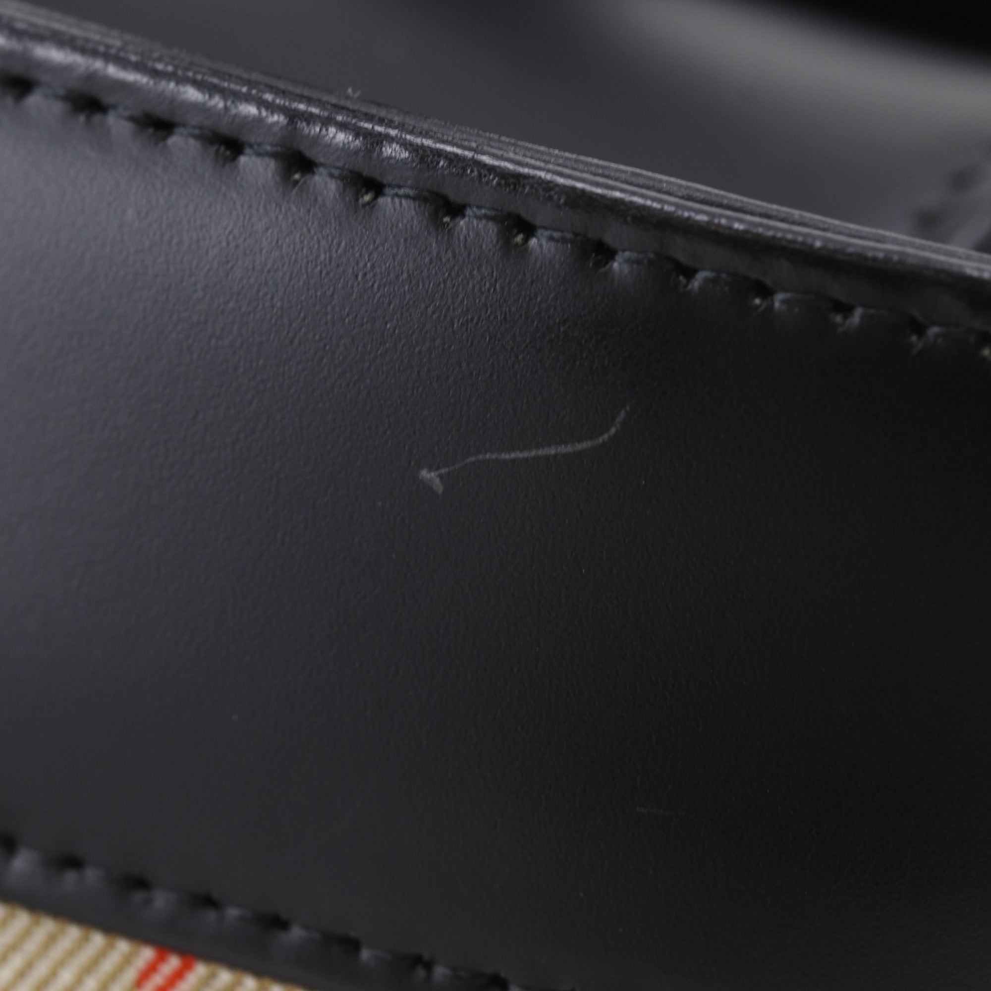 Burberry Black Leather Handbag (Pre-Owned)