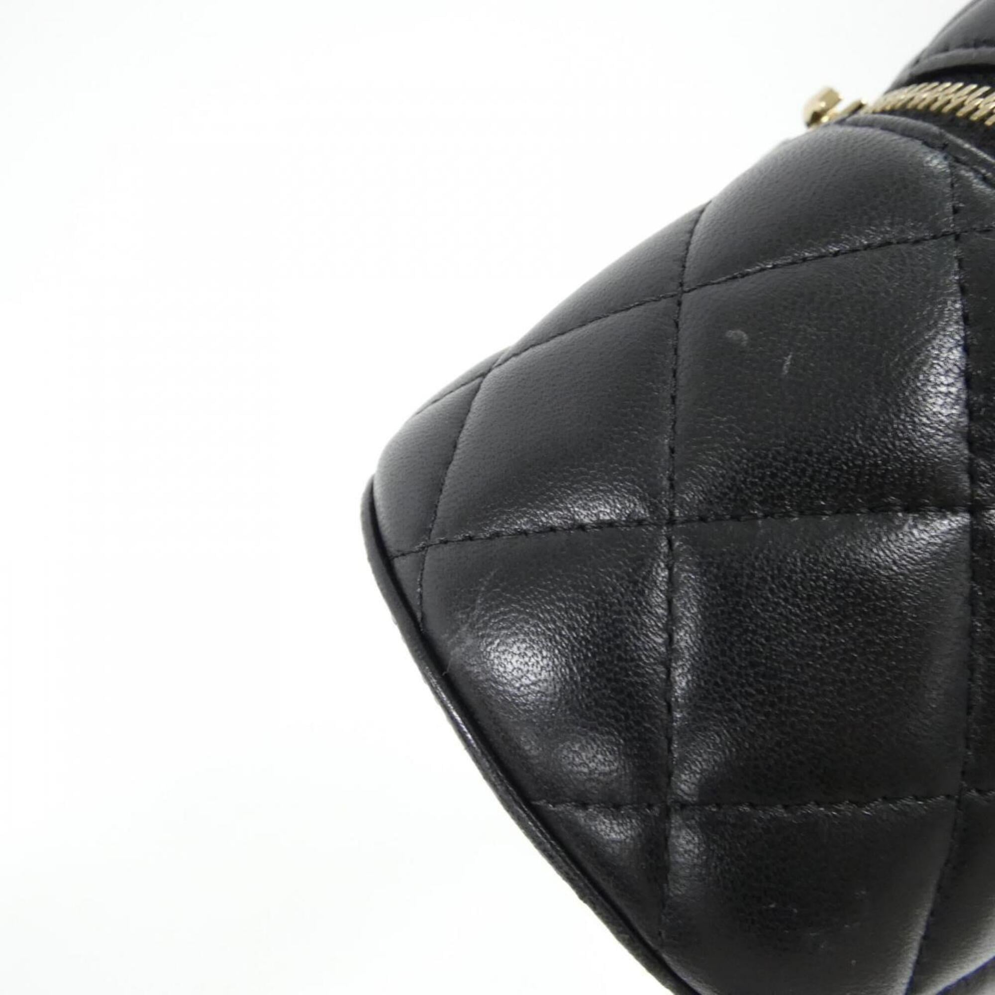Chanel Black Leather Handbag (Pre-Owned)