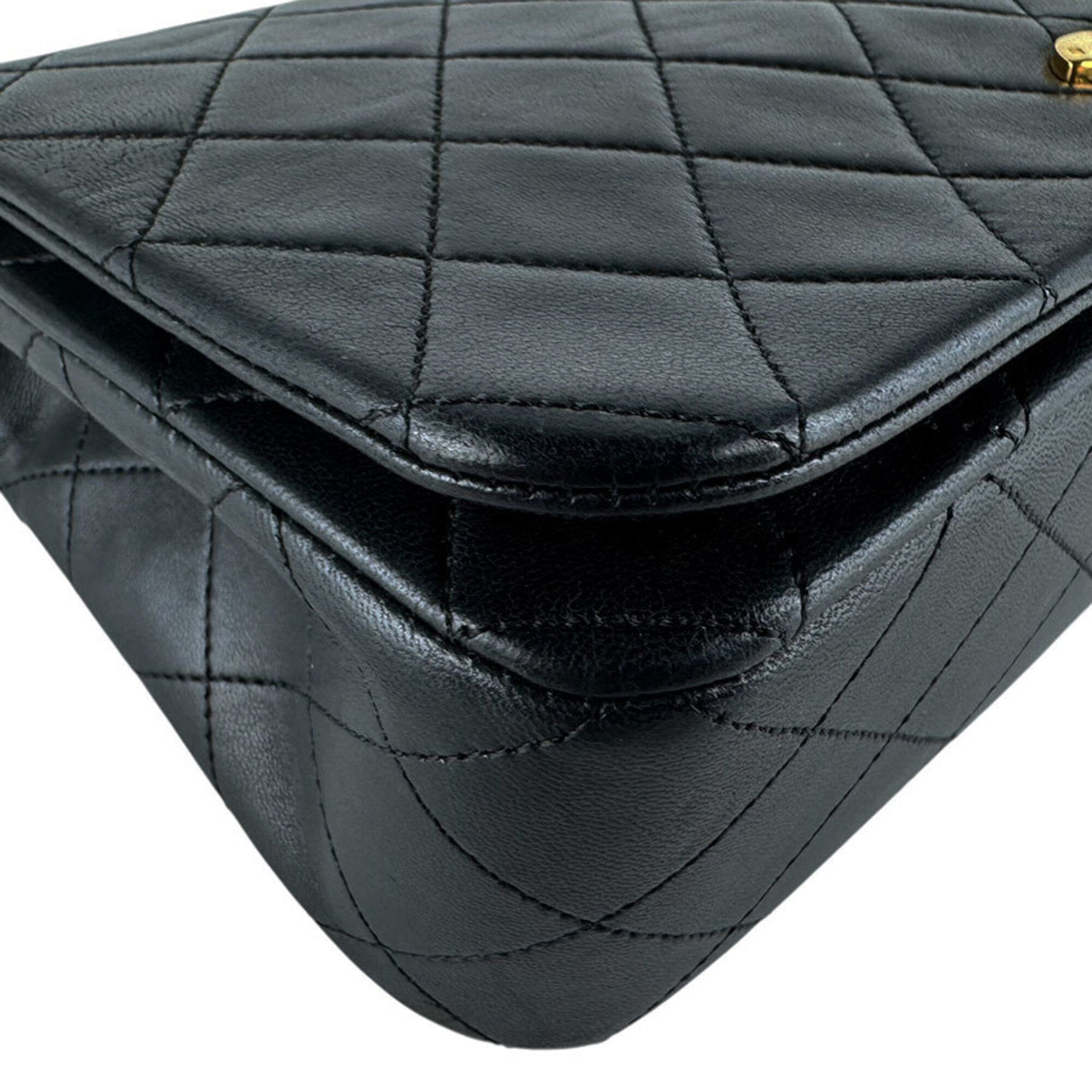 Chanel Black Leather Shoulder Bag (Pre-Owned)