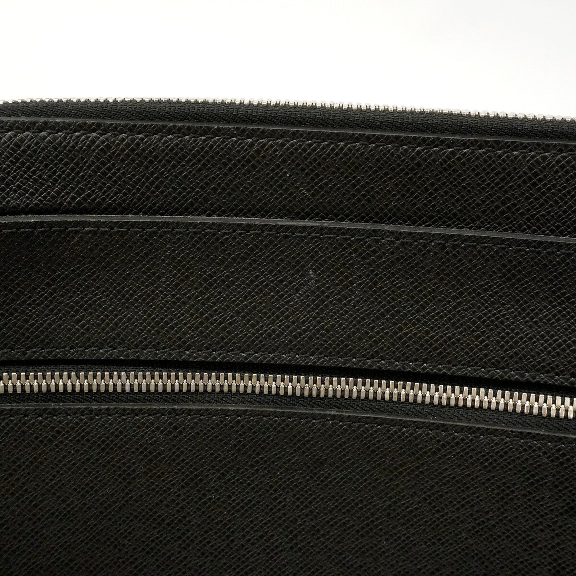 Louis Vuitton Black Shoulder Bag (Pre-Owned)
