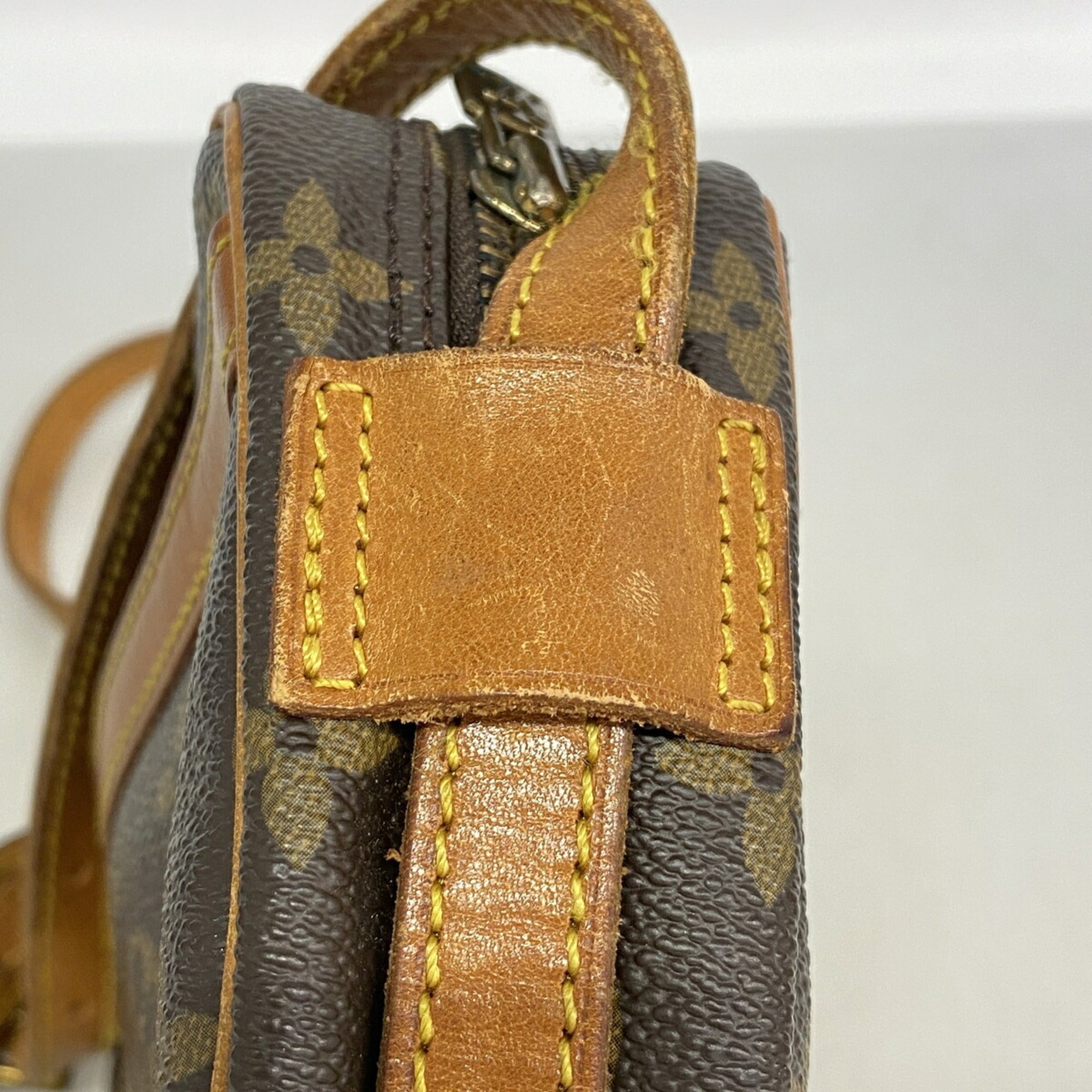 Louis Vuitton Brown Shoulder Bag (Pre-Owned)