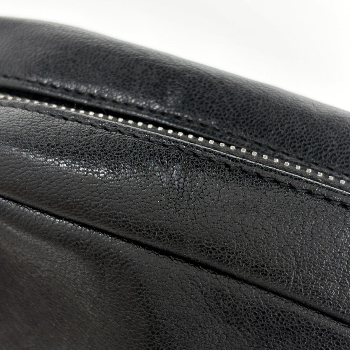 Yves Saint Laurent Black Leather Shoulder Bag (Pre-Owned)