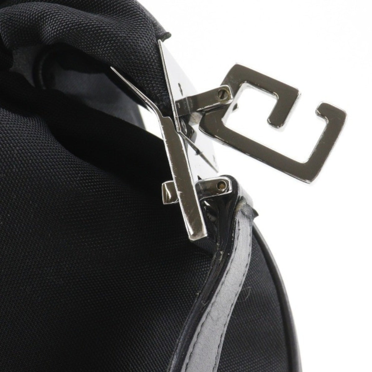 Gucci Black Nylon Canvas Shoulder Bag (Pre-Owned)