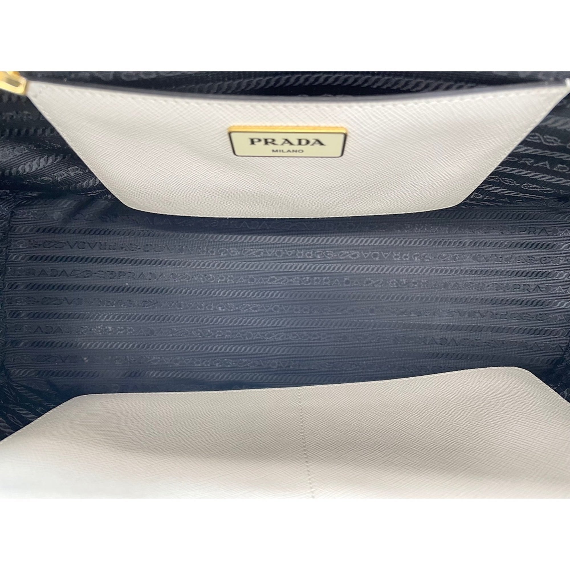 Prada White Leather Handbag (Pre-Owned)