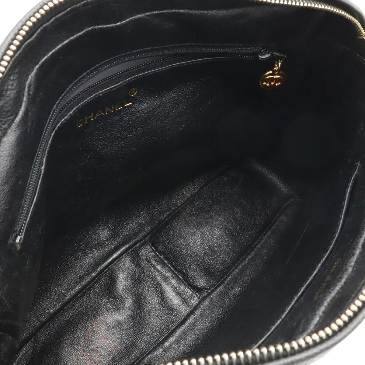 Chanel Black Grained Calfskin Shoulder Bag (Pre-Owned)