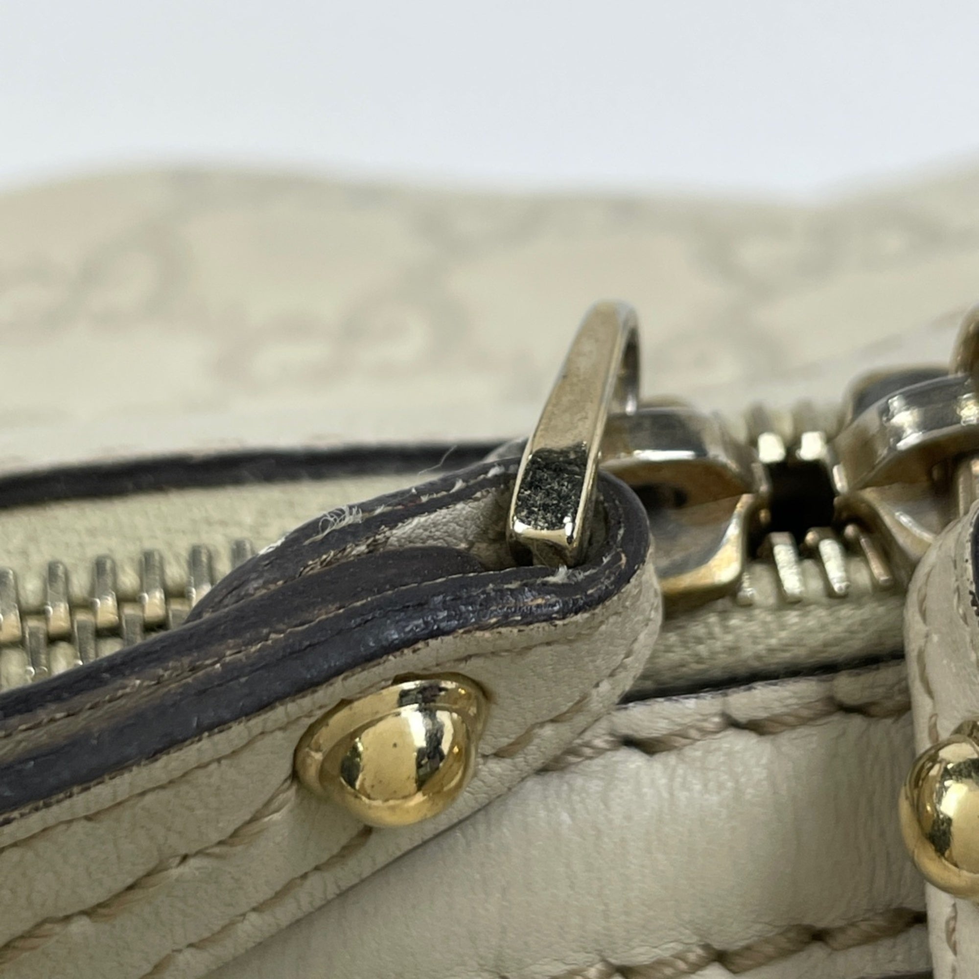 Gucci Ivory Leather Handbag (Pre-Owned)