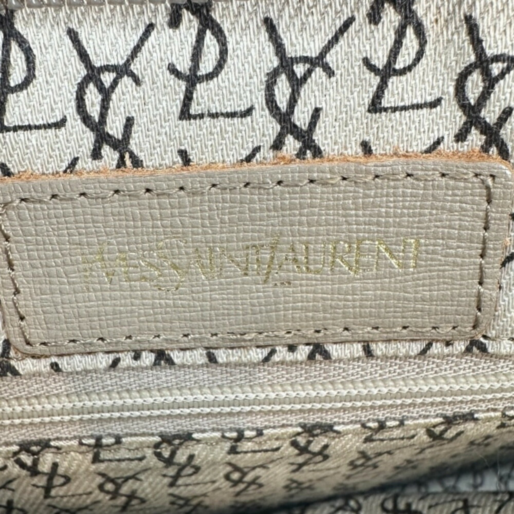 Yves Saint Laurent Leather Clutch Bag (Pre-Owned)