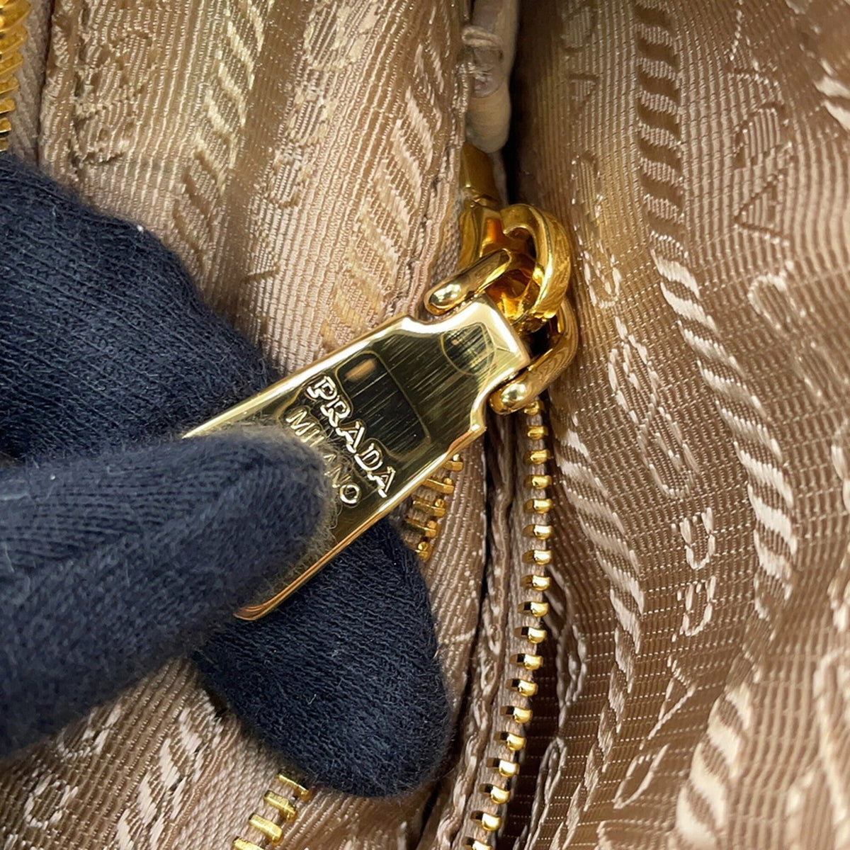 Prada Beige Leather Handbag Shoulder Bag (Pre-Owned)